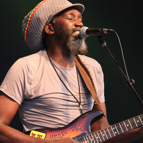 Le jamaïcain Buninus Neil rendra hommage au légendaire Bob Marley avec son groupe reggae INUS ASO reggae band. Buntin Neil est le fondateur du Inus Aso Reggae Band.